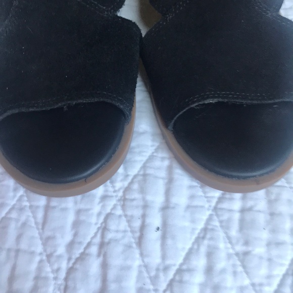 Koolaburra by UGG kaiah black suede sandals 6 - Picture 10 of 11